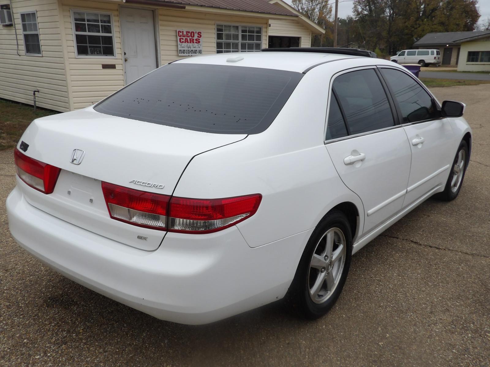 2004 Honda Accord EX-L (1HGCM56894A) with an 2.4L L4 DOHC 16V engine, automatic transmission, located at 401 First NE, Bearden, AR, 71720, (870) 687-3414, 33.726528, -92.611519 - Photo #17